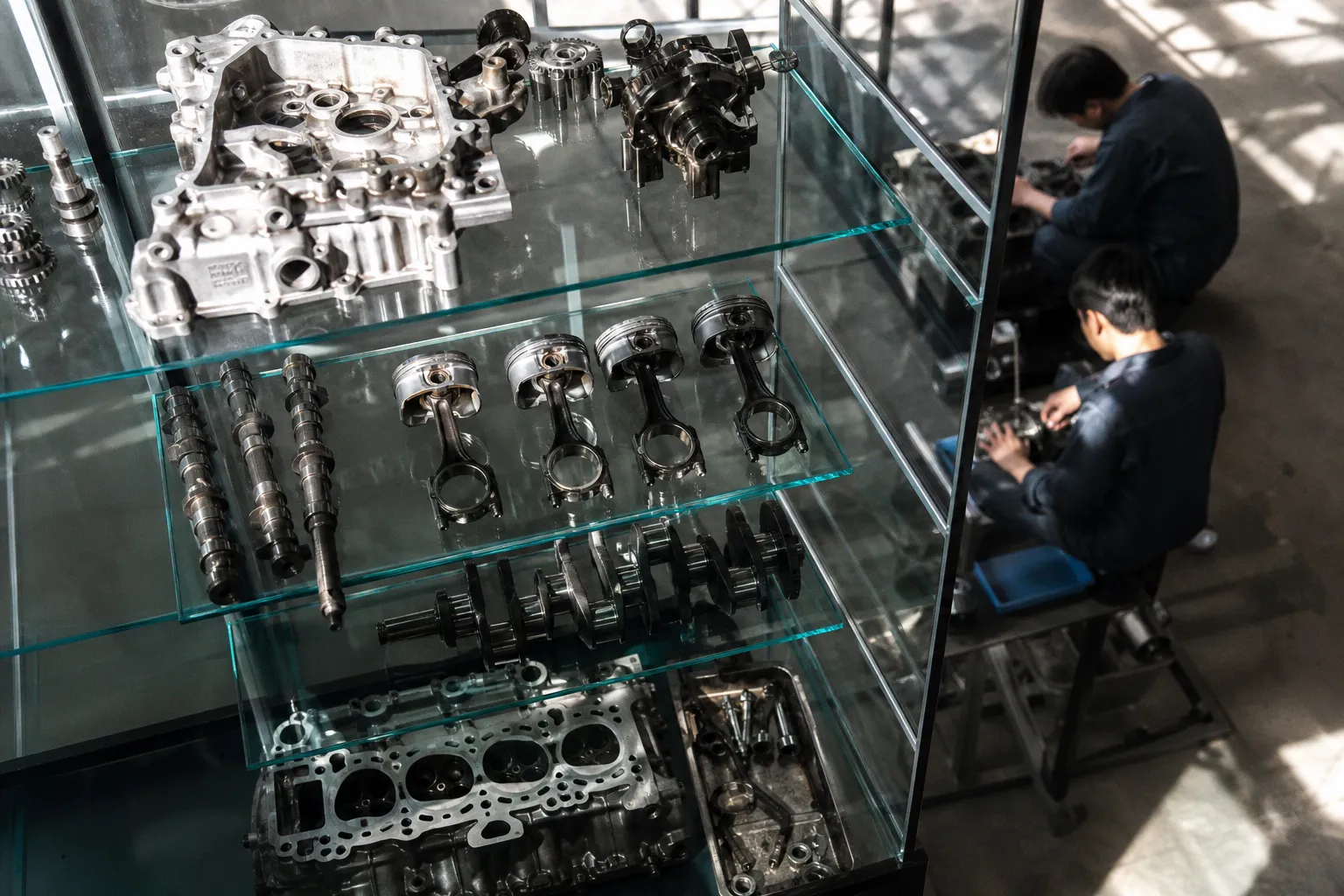 Dockerマルチステージビルドの仕組み：BuildKitによるキャッシュ最適化とレイヤー複製の裏側