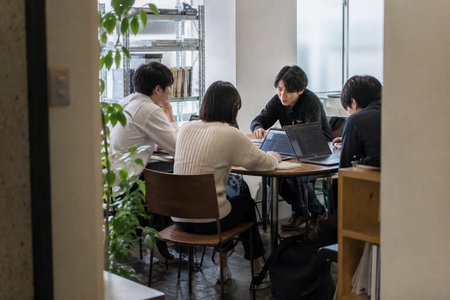 エージェント型UIの信頼性を高めるUX・フロント・バックエンドの統合設計